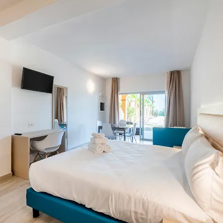 Club Del Sole Desenzano Boutique 4* Дезенцано-дель-Гарда