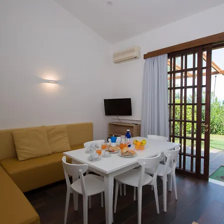 Апарт-отель Club Del Sole Desenzano Boutique Дезенцано-дель-Гарда