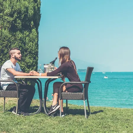 Апарт-отель Club Del Sole Desenzano Boutique Дезенцано-дель-Гарда