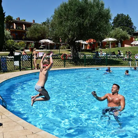 Апарт-отель Club Del Sole Desenzano Boutique Дезенцано-дель-Гарда