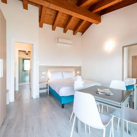 Апарт-отель Club Del Sole Desenzano Boutique 4*
