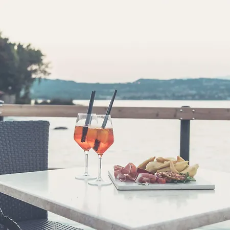 Апарт-отель Club Del Sole Desenzano Boutique Дезенцано-дель-Гарда