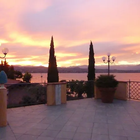 Club Del Sole Desenzano Boutique Апарт-отель Дезенцано-дель-Гарда