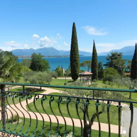 Club Del Sole Desenzano Boutique Апарт-отель Дезенцано-дель-Гарда