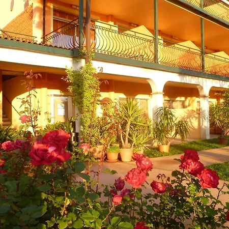 Апарт-отель Club Del Sole Desenzano Boutique Дезенцано-дель-Гарда