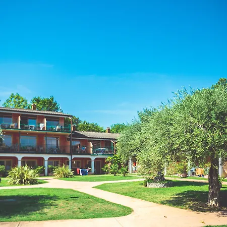 Апарт-отель Club Del Sole Desenzano Boutique 4*
