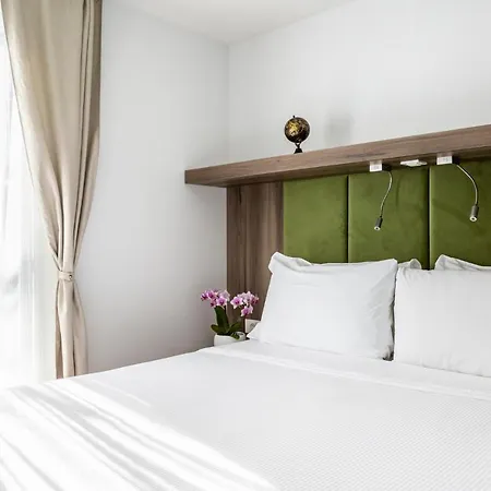 Club Del Sole Desenzano Boutique Дезенцано-дель-Гарда