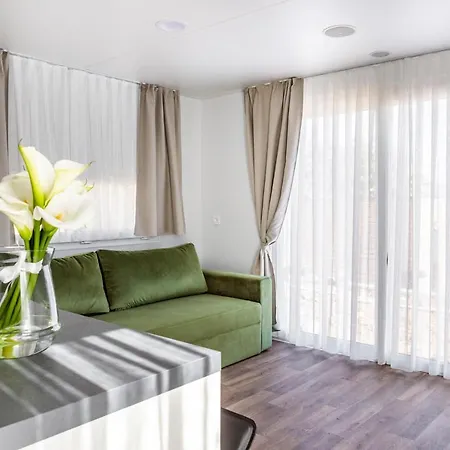Club Del Sole Desenzano Boutique Апарт-отель Дезенцано-дель-Гарда