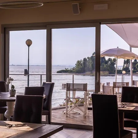 Club Del Sole Desenzano Boutique 4* Дезенцано-дель-Гарда