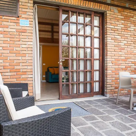 Club Del Sole Desenzano Boutique Апарт-отель Дезенцано-дель-Гарда