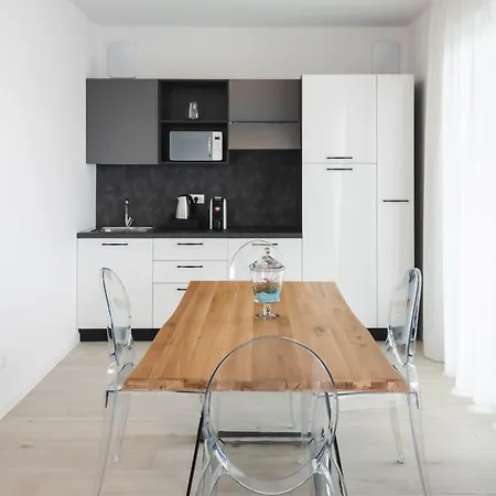Club Del Sole Desenzano Boutique 4* Дезенцано-дель-Гарда