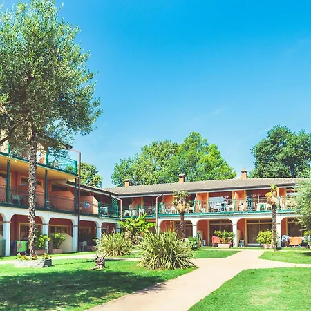 Club Del Sole Desenzano Boutique Апарт-отель 4*